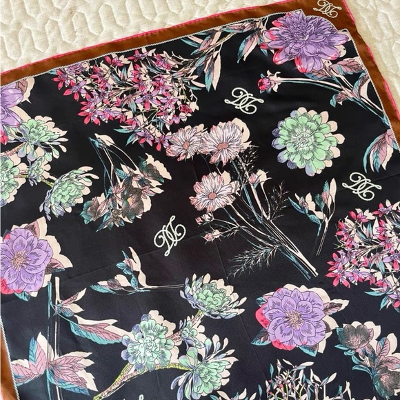 Daks scarf - Picture 6 of 8